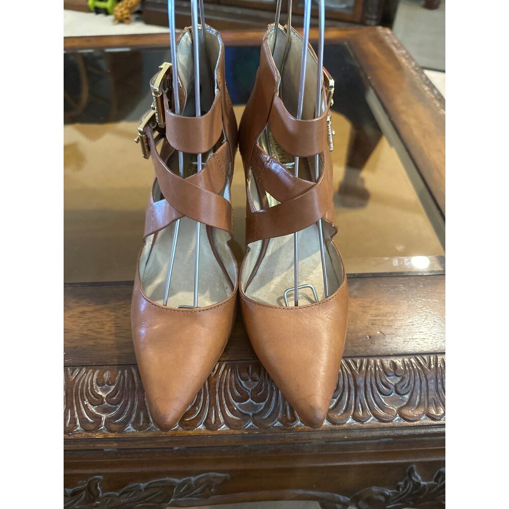 ⭐️ Michael Kors Tan Pointed Toe Tan Heels Size 6.5. Preppy. Corpcore. Career - Picture 3 of 5